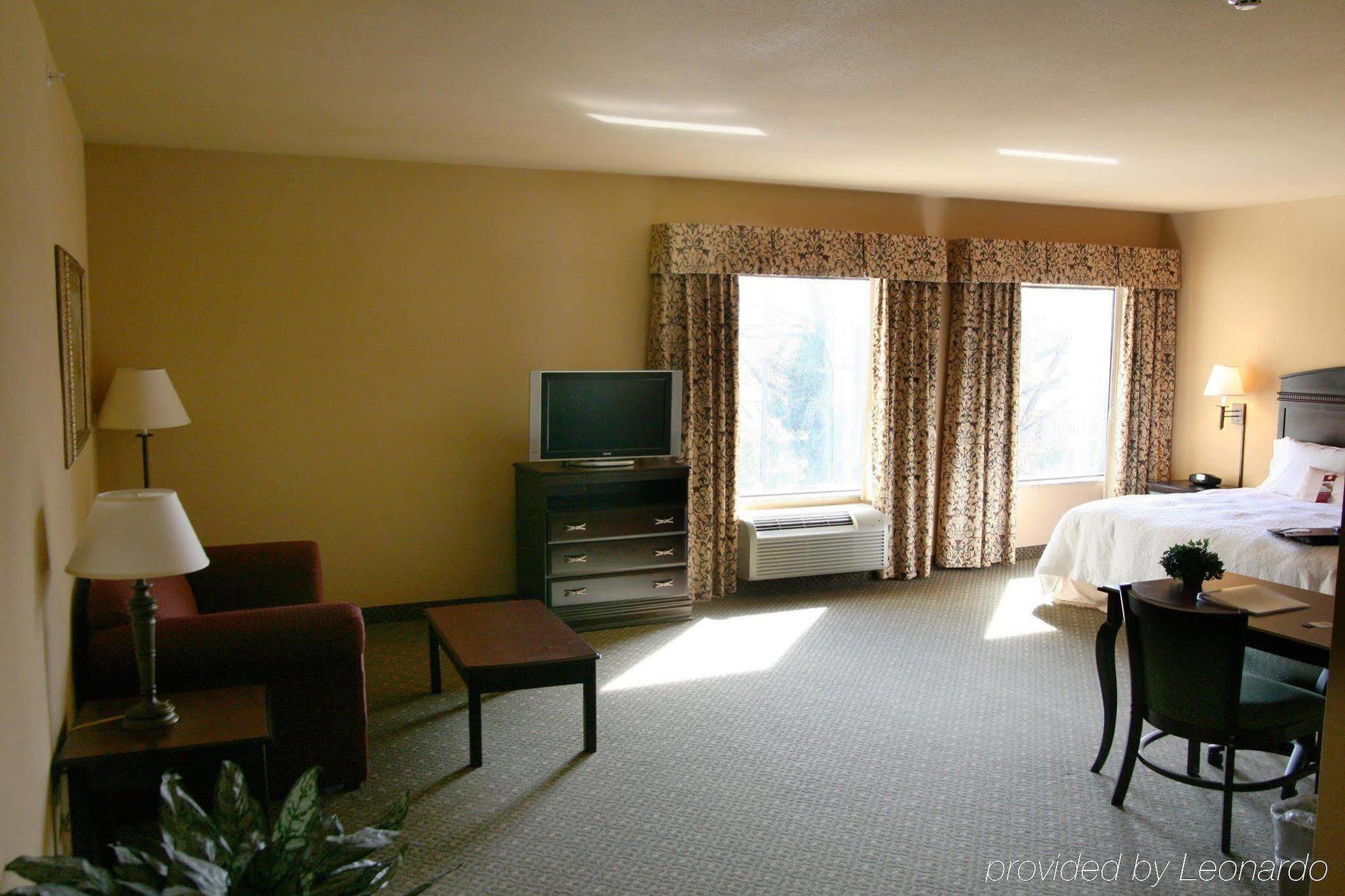 Hampton Inn & Suites Fredericksburg Oda fotoğraf